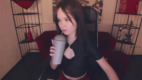 Your sweet girl online show from April 7, 8:00 pm