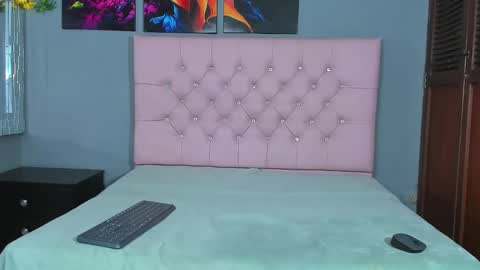 Elan Giralon online show from January 7, 12:04 am