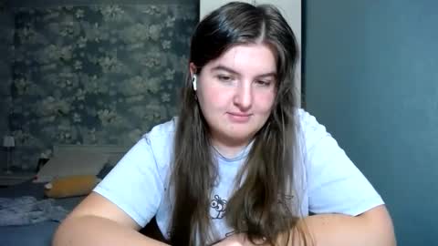 Elanis online show from April 18, 7:07 pm