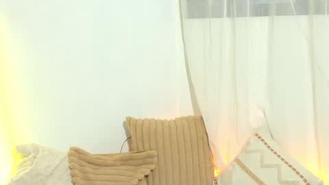 elaravennori online show from March 3, 1:12 am