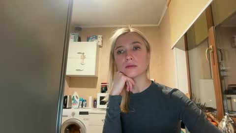 elarawhitmore online show from February 25, 7:06 pm