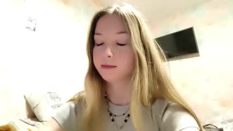 MIa online show from February 18, 2:39 pm