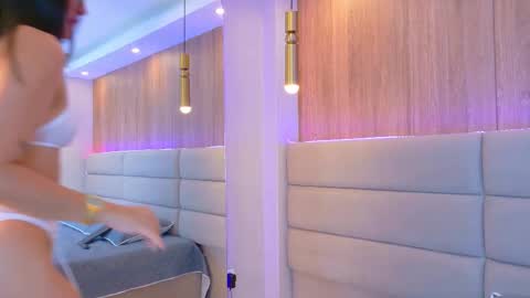 ELECTRA  online show from March 7, 7:47 pm