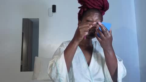 Snapshot of elegant_ebony chatting on October 19, 1:49 pm Nika online show from October 19, 1:49 pm