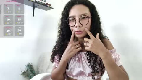 Snapshot of elektra_williams chatting on December 22, 12:07 am elektra_williams online show from December 22, 12:07 am