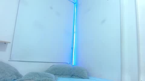 elena_wolff online show from November 3, 11:55 am