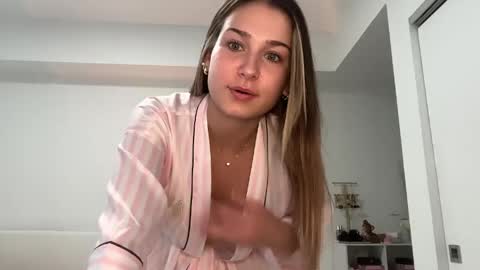 Elena online show from April 17, 7:16 pm