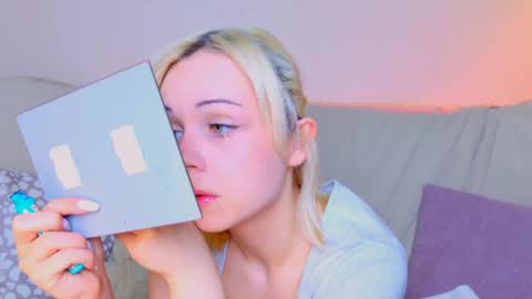 elenamonroe_ online show from May 8, 5:24 am