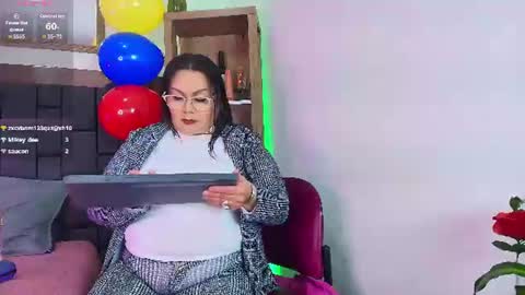 elenna_boobs_ online show from June 27, 5:24 am
