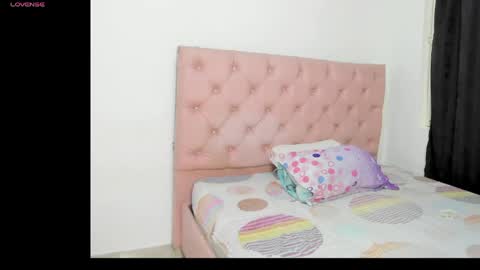 elettra_parisi19 online show from June 4, 8:37 pm