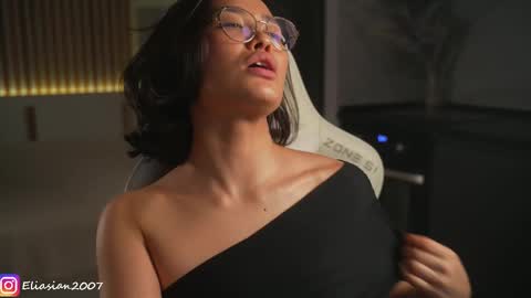 Eli  online show from March 28, 2:40 pm