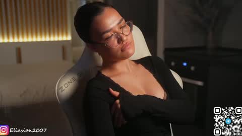 Eli  online show from April 10, 10:53 am