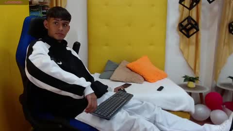 E L I A S online show from March 5, 3:18 am