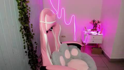 elieiza_xo online show from October 28, 10:16 am