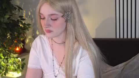 Ellie online show from April 12, 7:45 am