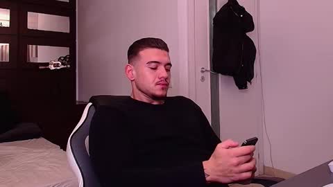 ElijahThorne online show from December 19, 5:47 am