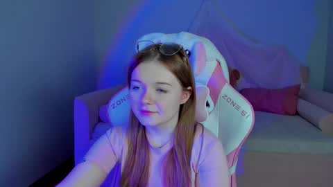 elinavale online show from March 3, 7:26 am