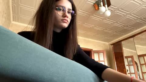 Lola online show from November 22, 7:40 am