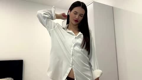 Elisa online show from April 14, 4:21 pm