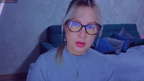 Snapshot of elisabethmills chatting on September 14, 6:31 pm Elisabeth online show from September 14, 6:31 pm