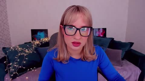 Snapshot of elisabethmills chatting on February 11, 11:42 am Elisabeth online show from February 11, 11:42 am