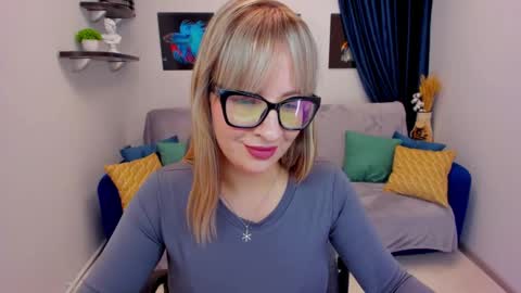 Snapshot of elisabethmills chatting on January 27, 7:03 pm Elisabeth online show from January 27, 7:03 pm