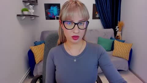 Snapshot of elisabethmills chatting on January 28, 7:53 pm Elisabeth online show from January 28, 7:53 pm