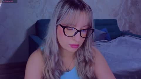 Snapshot of elisabethmills chatting on October 29, 6:19 pm Elisabeth online show from October 29, 6:19 pm