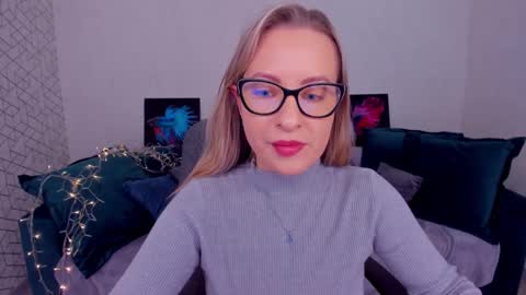 Snapshot of elisabethmills chatting on March 12, 12:47 pm Elisabeth online show from March 12, 12:47 pm