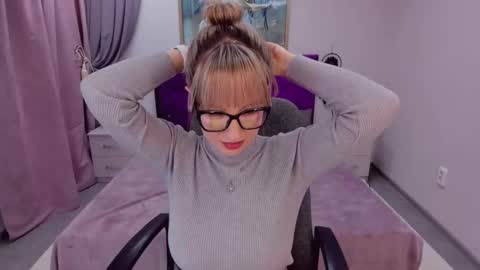 Snapshot of elisabethmills chatting on January 24, 8:22 pm Elisabeth online show from January 24, 8:22 pm