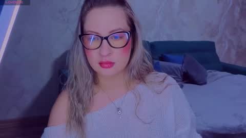 Snapshot of elisabethmills chatting on October 17, 9:52 pm Elisabeth online show from October 17, 9:52 pm