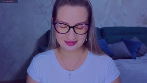 Snapshot of elisabethmills chatting on October 6, 8:37 pm Elisabeth online show from October 6, 8:37 pm