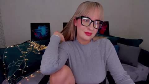 Snapshot of elisabethmills chatting on February 14, 6:08 pm Elisabeth online show from February 14, 6:08 pm