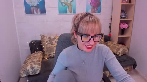 Snapshot of elisabethmills chatting on January 25, 1:30 pm Elisabeth online show from January 25, 1:30 pm