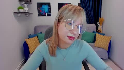 Snapshot of elisabethmills chatting on January 29, 2:42 pm Elisabeth online show from January 29, 2:42 pm