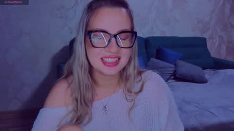 Snapshot of elisabethmills chatting on October 15, 6:53 pm Elisabeth online show from October 15, 6:53 pm