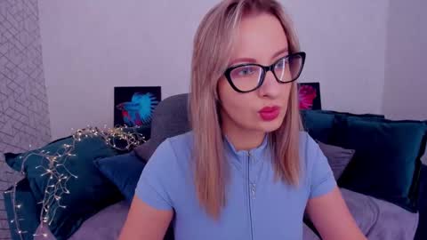 Snapshot of elisabethmills chatting on March 11, 11:23 am Elisabeth online show from March 11, 11:23 am