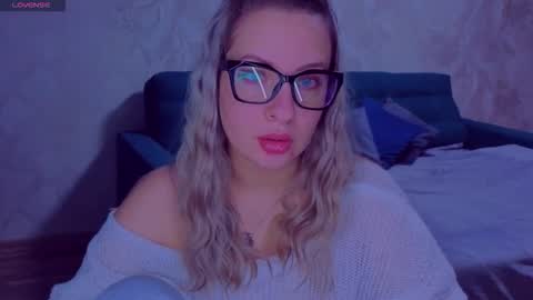 Snapshot of elisabethmills chatting on October 14, 6:44 pm Elisabeth online show from October 14, 6:44 pm