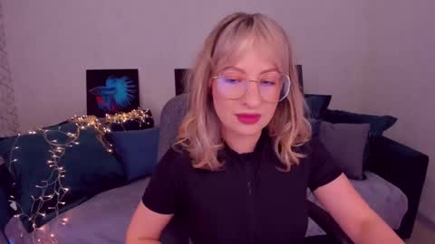 Snapshot of elisabethmills chatting on February 17, 5:34 pm Elisabeth online show from February 17, 5:34 pm