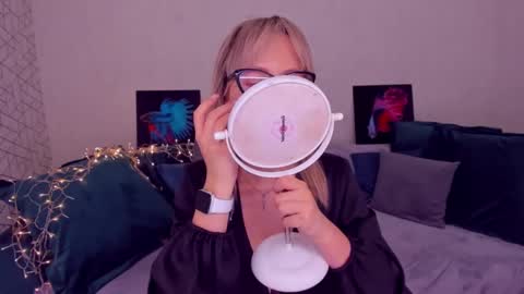 Snapshot of elisabethmills chatting on February 25, 2:58 pm Elisabeth online show from February 25, 2:58 pm