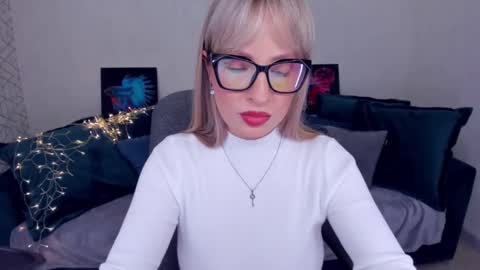 Snapshot of elisabethmills chatting on February 21, 4:59 pm Elisabeth online show from February 21, 4:59 pm