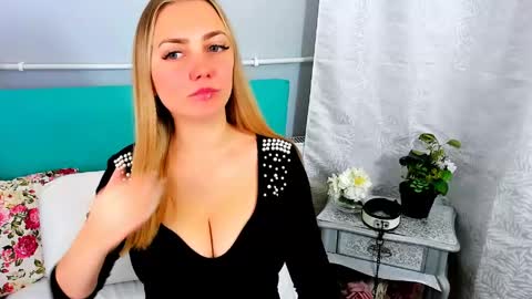 Elise online show from May 15, 8:45 am