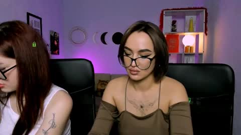 elison online show from April 3, 7:21 pm