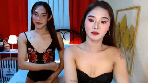 elissemoree online show from April 12, 2:32 pm