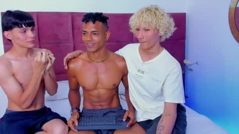 Valentino Konny y Jhon online show from April 10, 8:24 pm