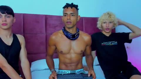 Valentino Konny y Jhon online show from April 13, 8:35 pm