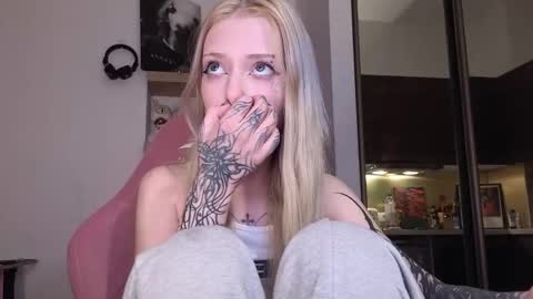 Elizabeth online show from March 5, 9:35 pm