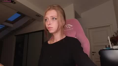 Elizabeth online show from July 9, 8:02 pm