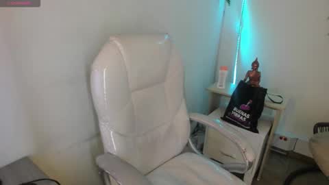 Elizabeth  online show from March 11, 11:24 am