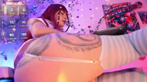 Snapshot of elizabeth_jing chatting on October 31, 1:55 pm Independent Model online show from October 31, 1:55 pm